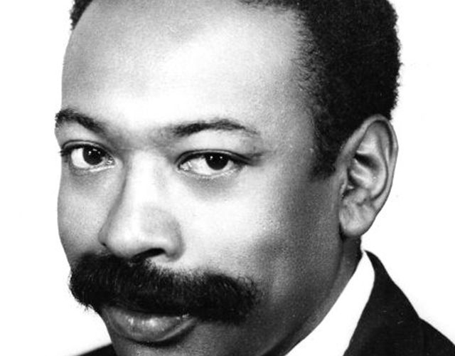 Retrato de Nicomedes Santa Cruz: Elegancia y legado…