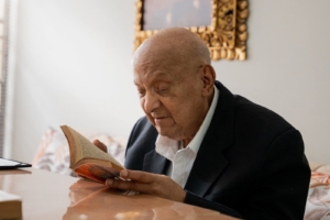Waldemar Espinoza Soriano: Un momento de lectura