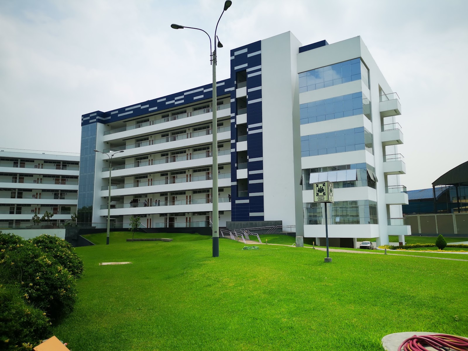 Arquitectura moderna en la Universidad San Martín de Porres