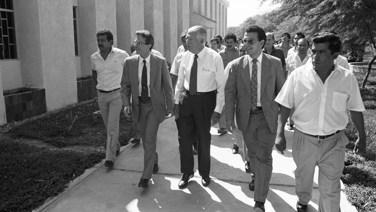 Belaúnde y comitiva recorren la Universidad de Piura