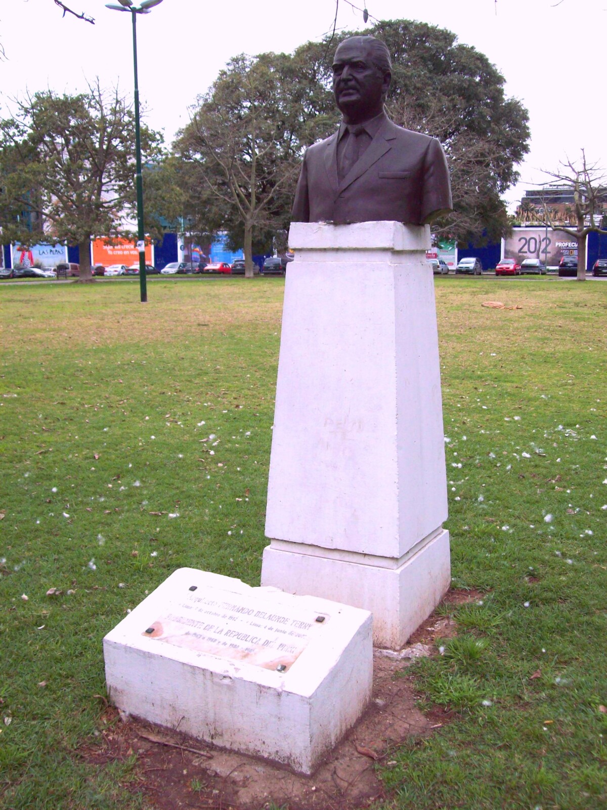 Busto de Belaúnde Terry en Buenos Aires