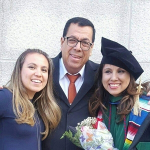 Celebrando un logro con seres queridos