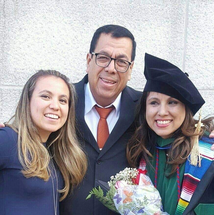 Celebrando un logro con seres queridos