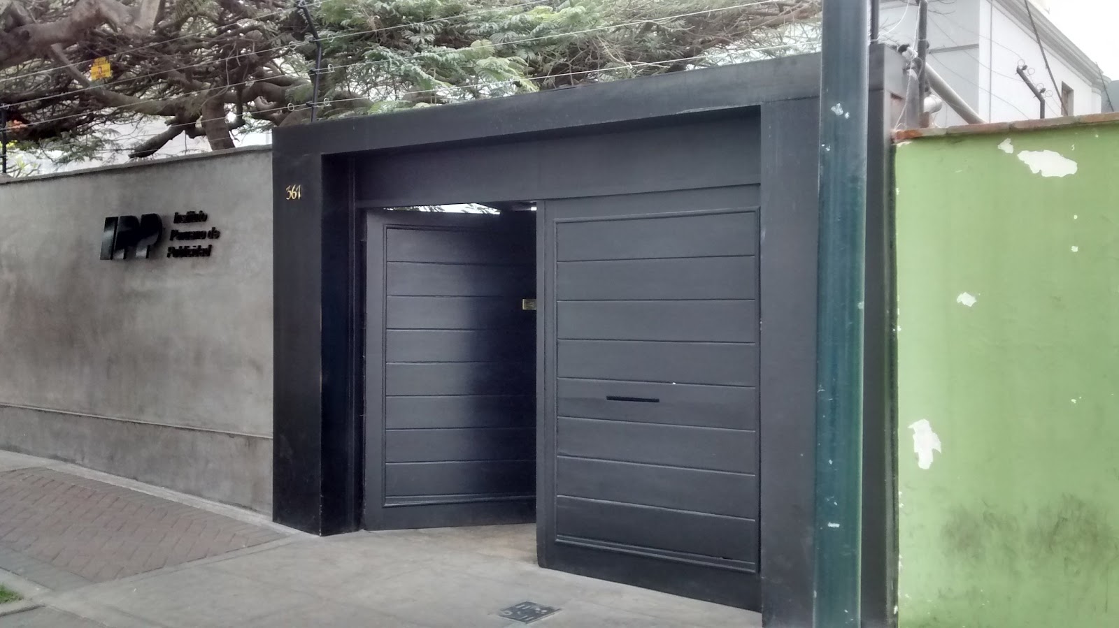 Fachada del Instituto Peruano de Publicidad en Miraflores