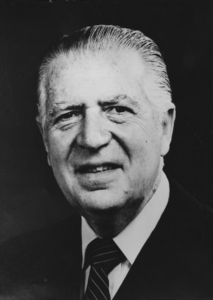 Fernando Belaúnde Terry: Un retrato en blanco y negro