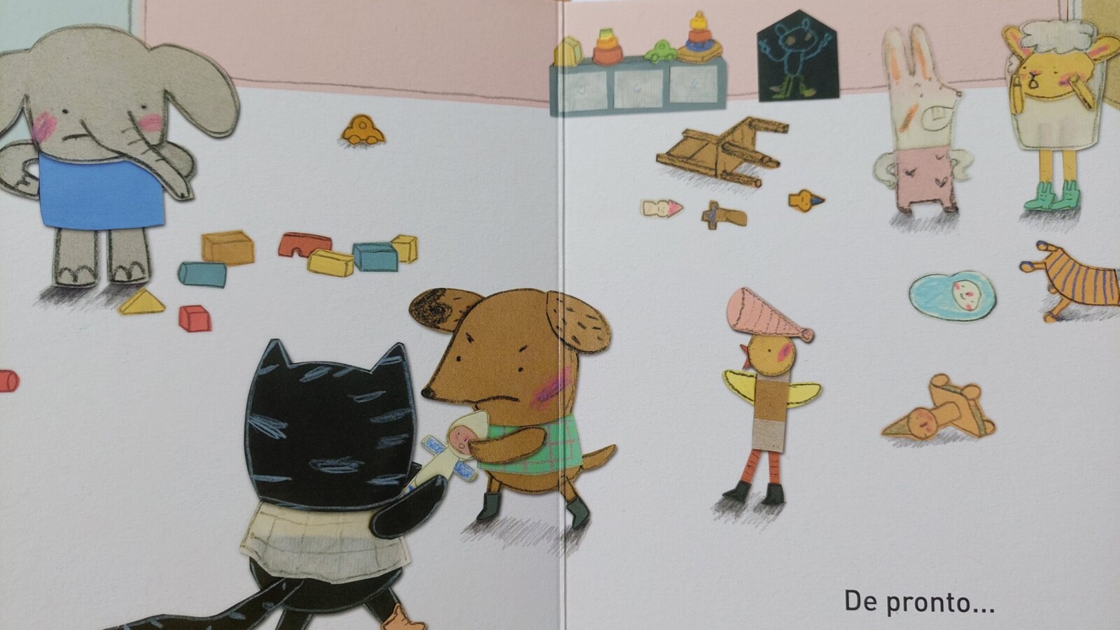 ¡No es justo! El perro quiere el muñeco