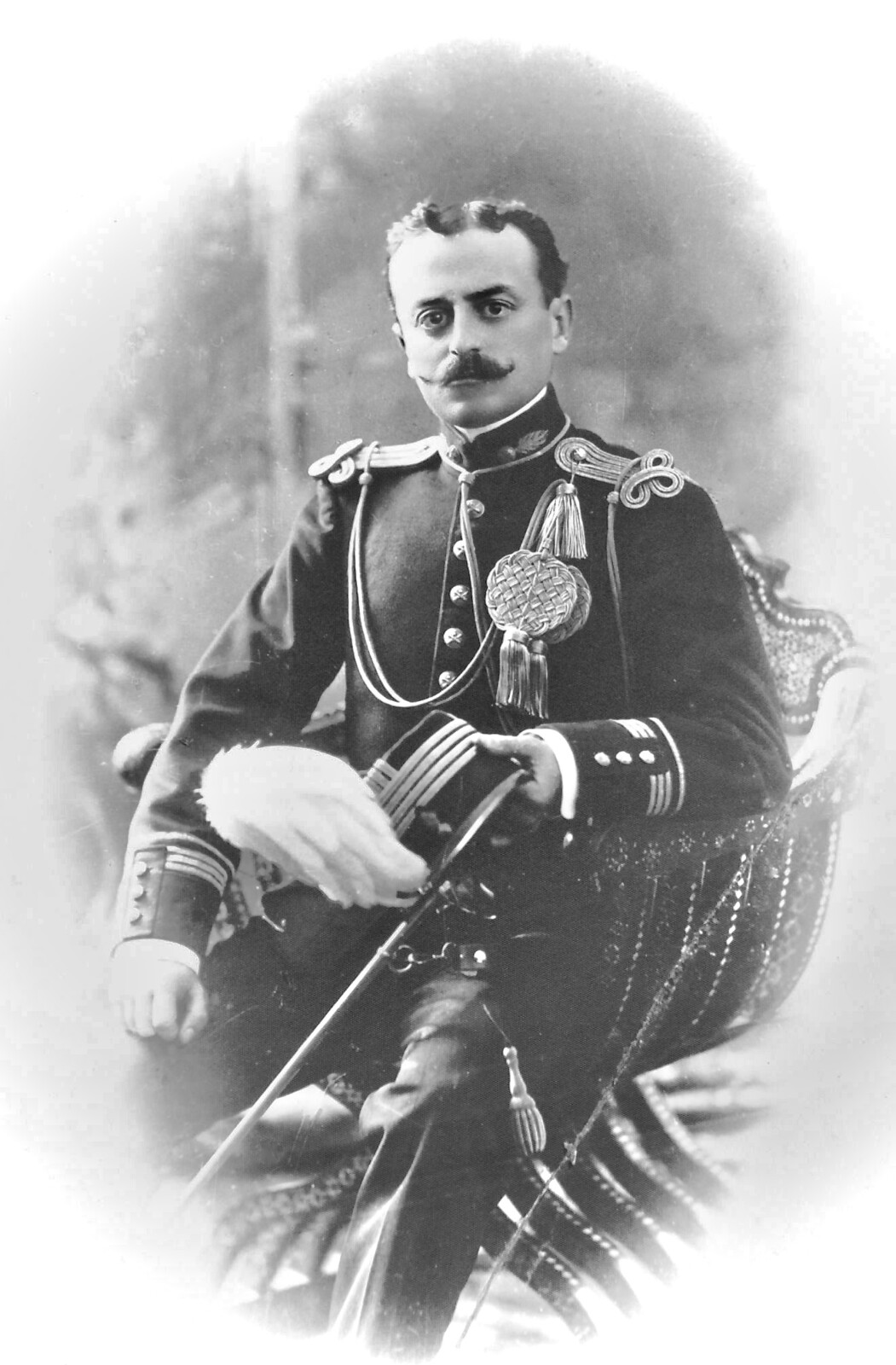 Retrato de Óscar Benavides en uniforme militar