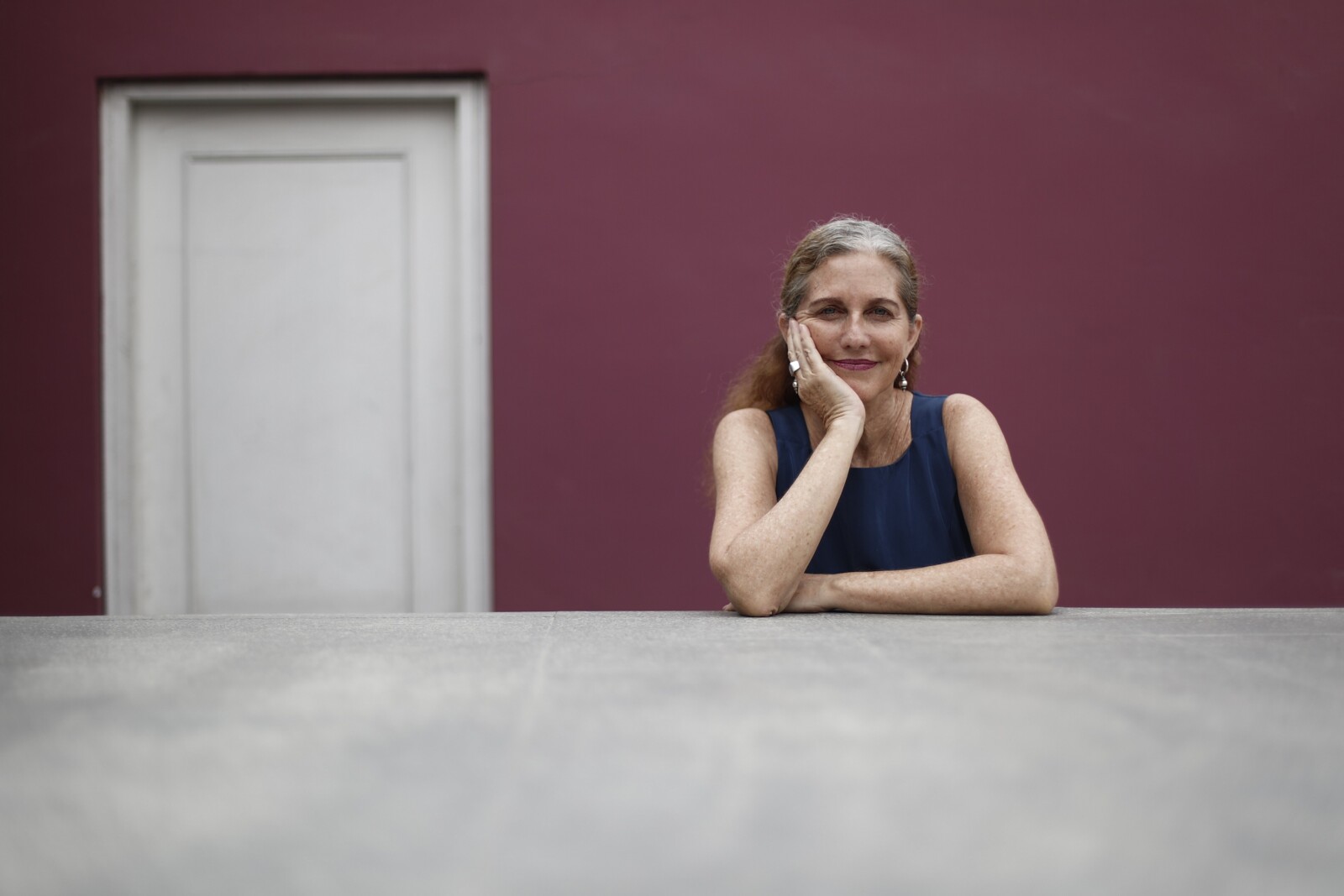 Retrato de Pepita García Miró en un espacio