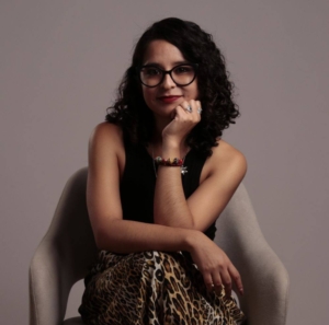 Daniella Terreros Roldan: retrato en estudio