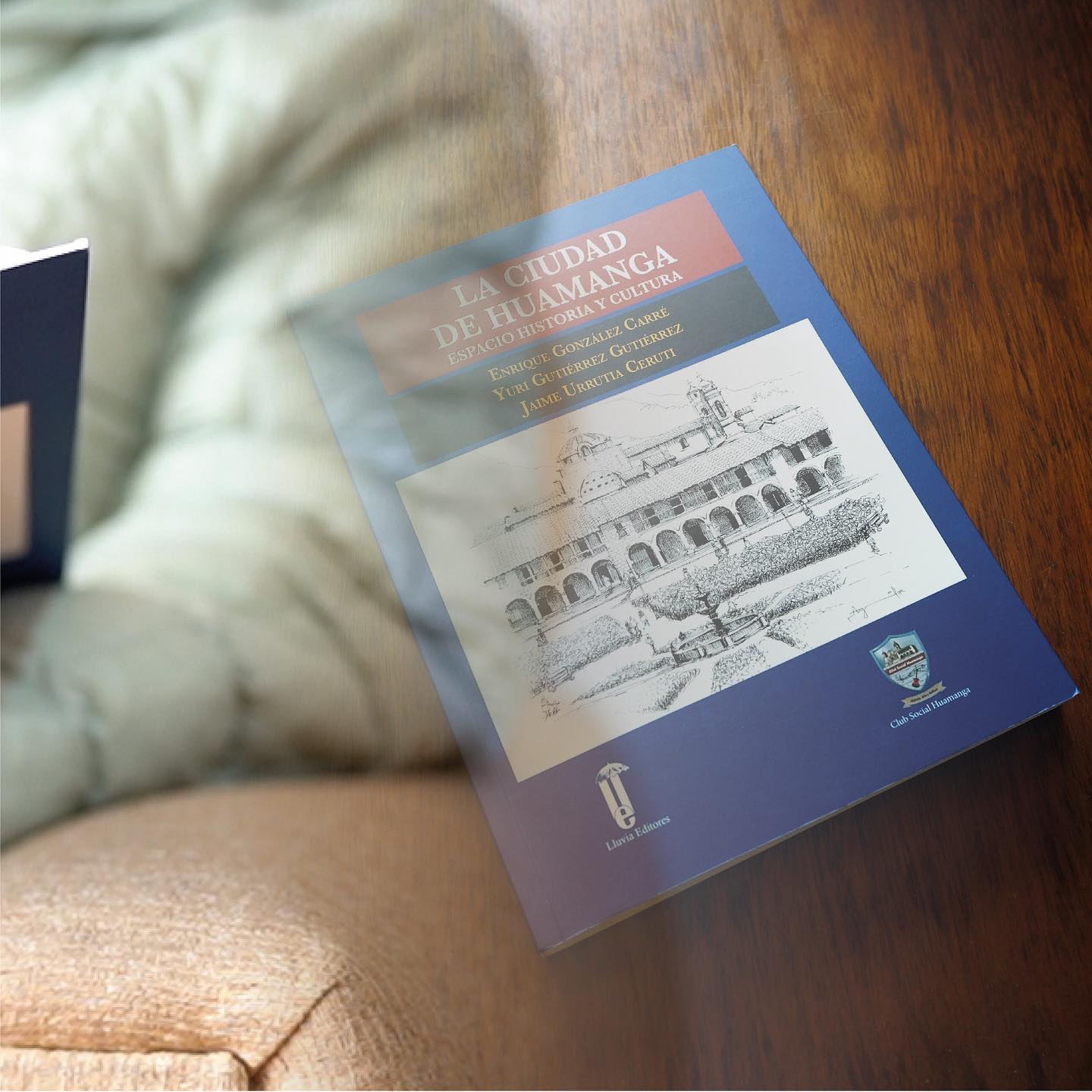 Huamanga: Libro sobre espacio, historia y cultura