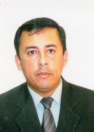 Retrato formal de Javier Pérez Valdivia