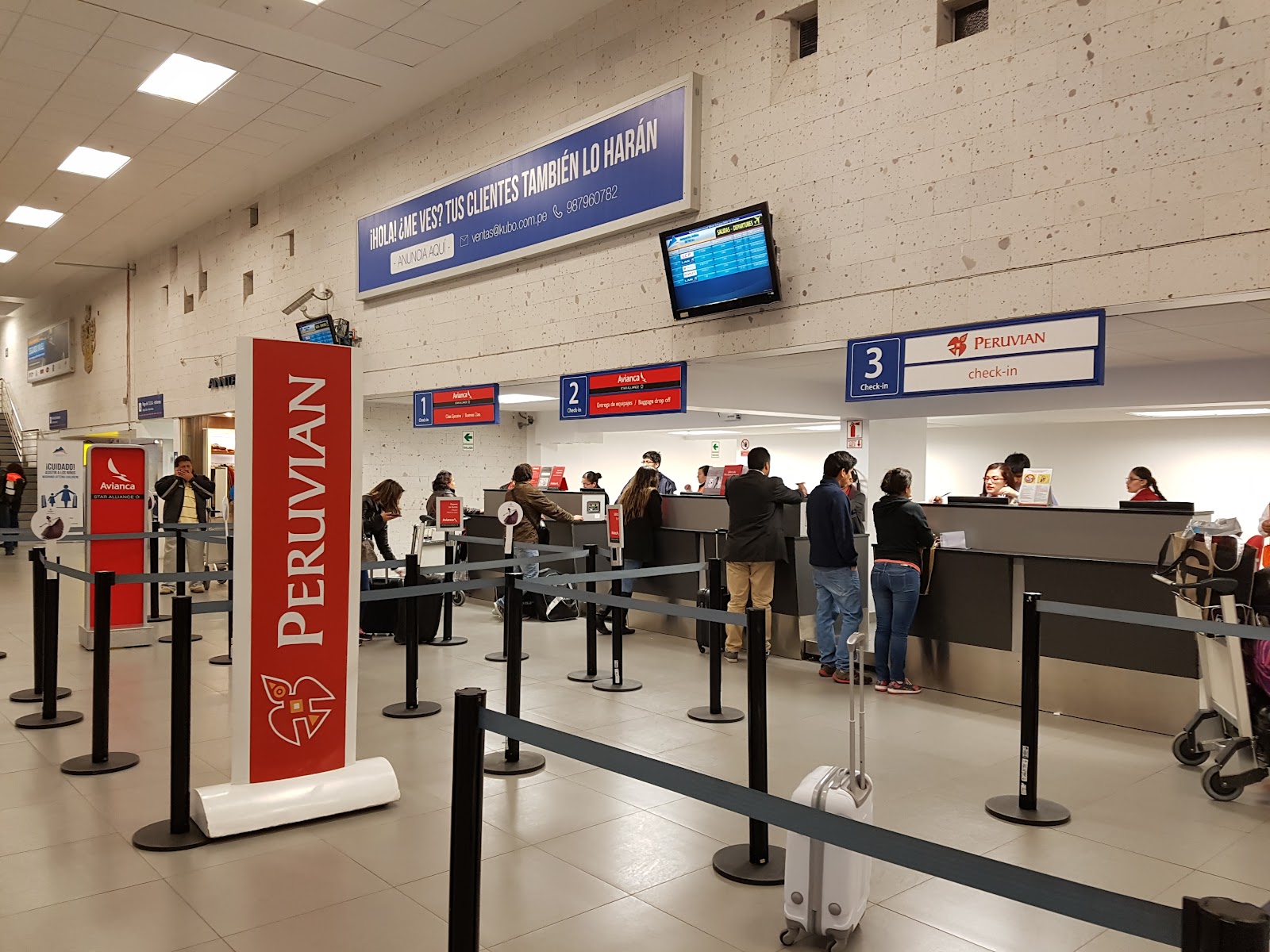 Área de check-in en el Aeropuerto Internacional Alfredo Rodríguez Ballón