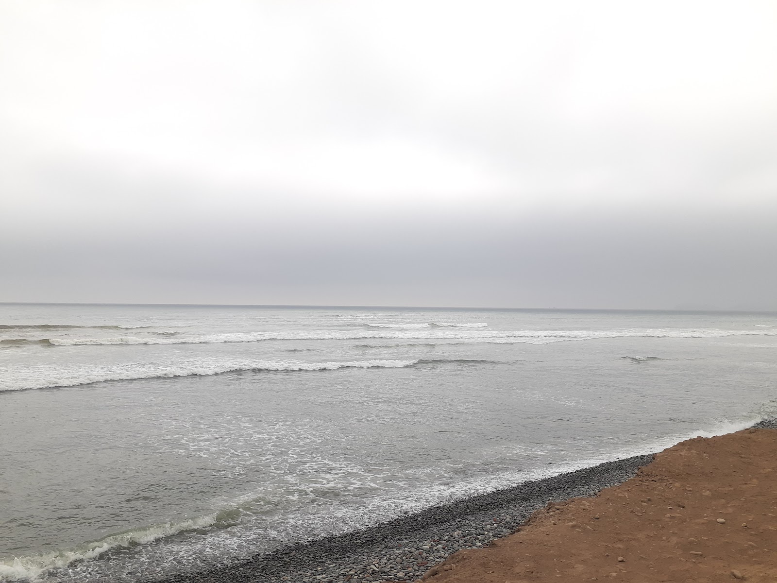 Costa de Miraflores en un día nublado y tranquilo