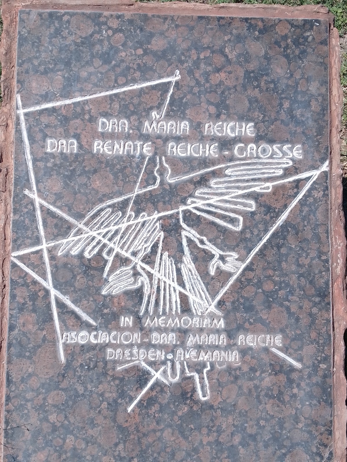 Placa conmemorativa a Maria Reiche en el museo