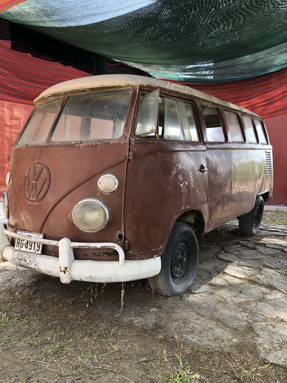 Volkswagen Combi antigua en el Museo María Reiche, Perú